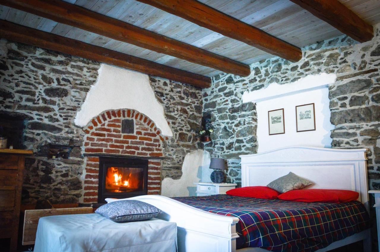 Chalet In Pietra E Legno Con Caminetto Inverso Pinasca Exterior photo