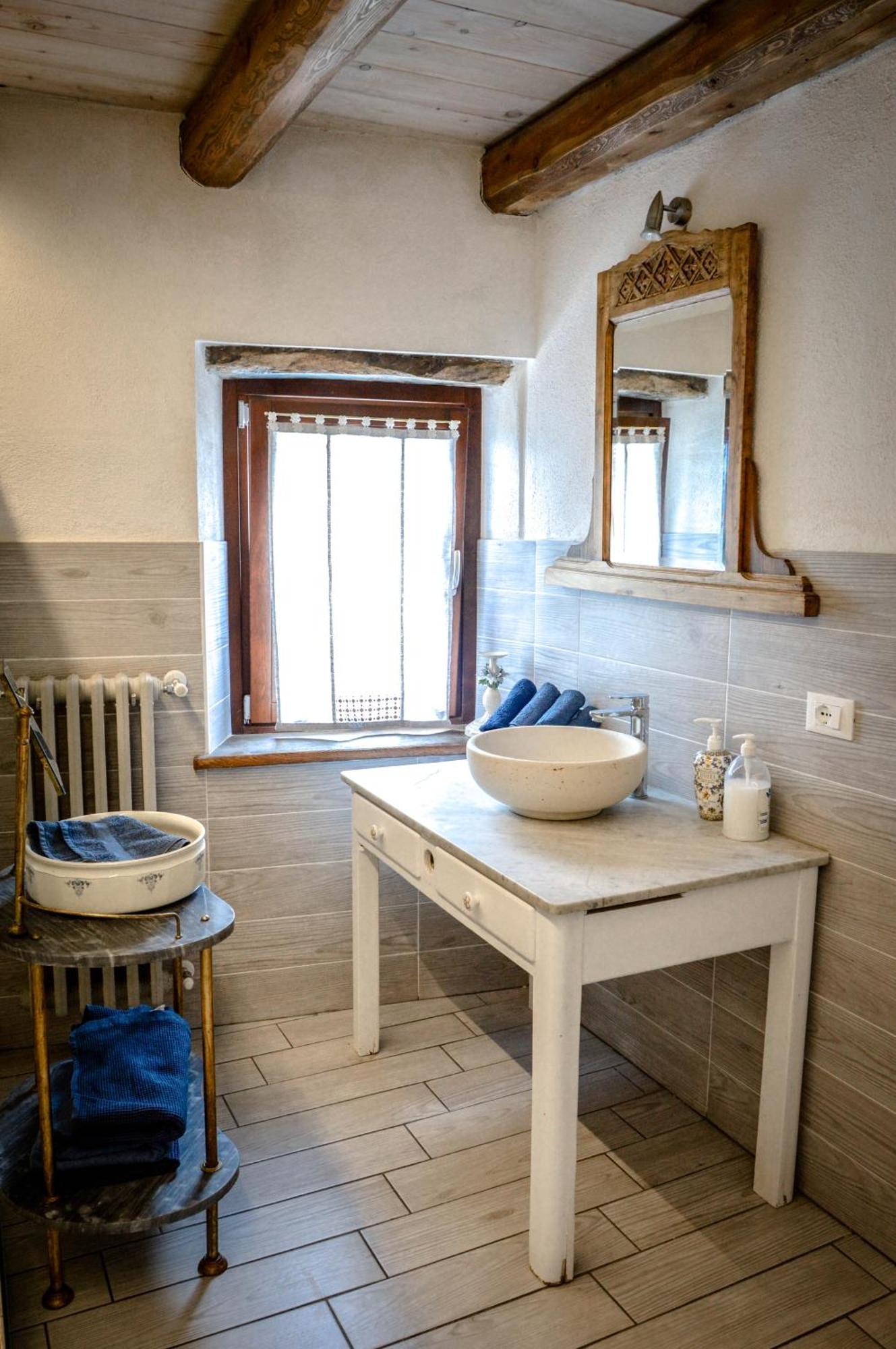Chalet In Pietra E Legno Con Caminetto Inverso Pinasca Exterior photo